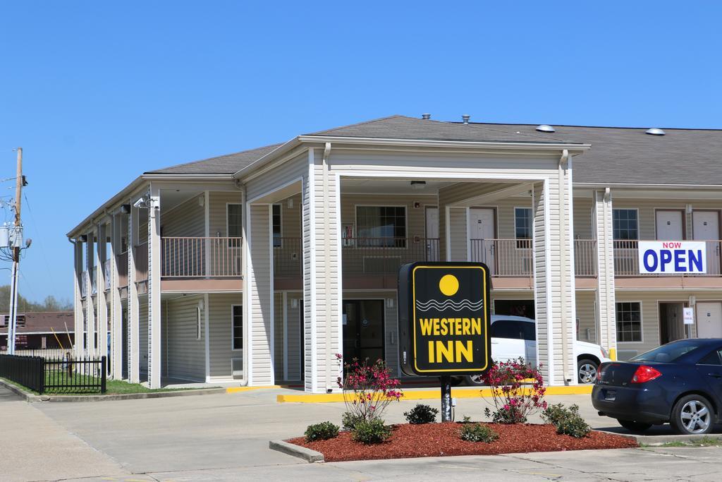 Western Inn Baker Екстериор снимка