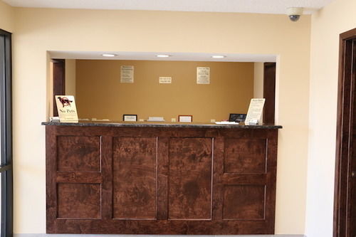 Western Inn Baker Екстериор снимка